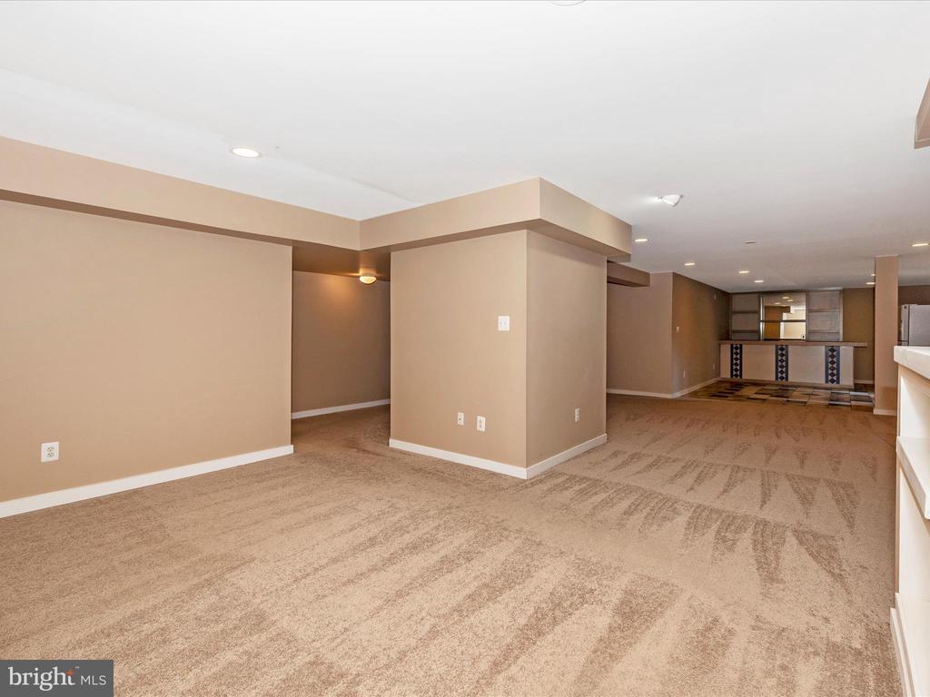9701 Woodlake Pl