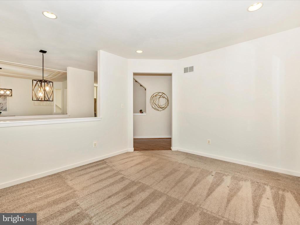 9701 Woodlake Pl
