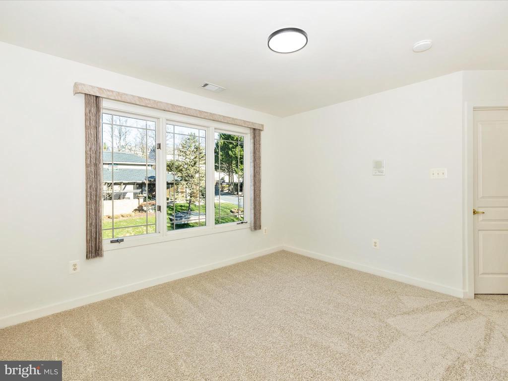 9701 Woodlake Pl