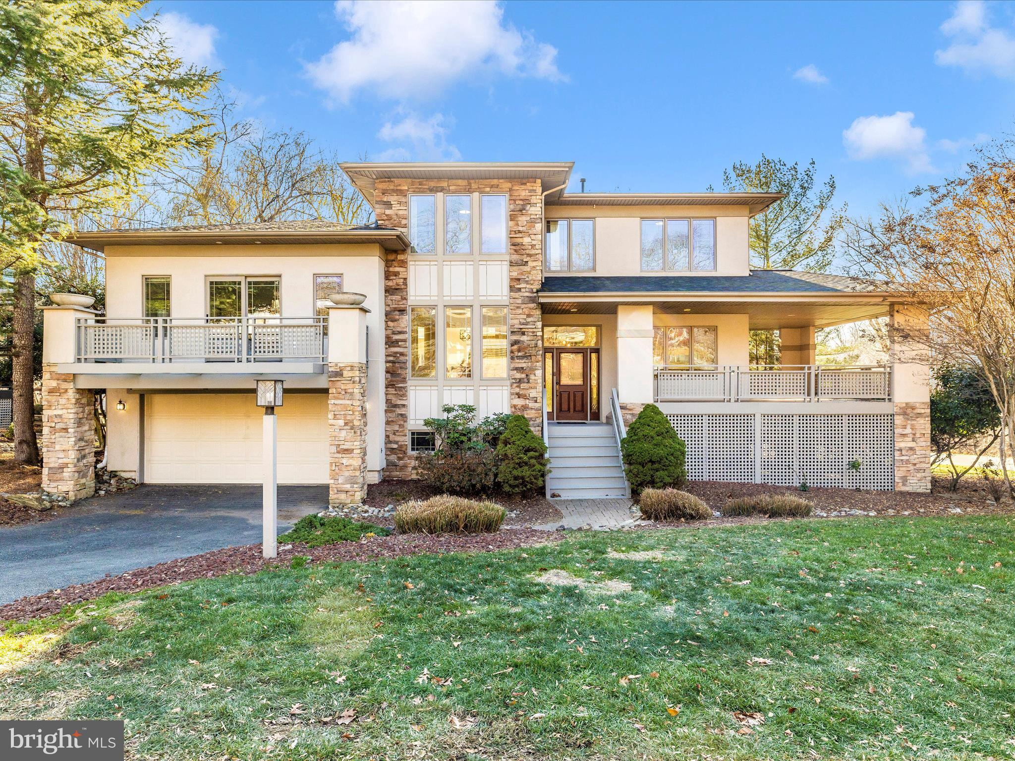 9701 Woodlake Pl