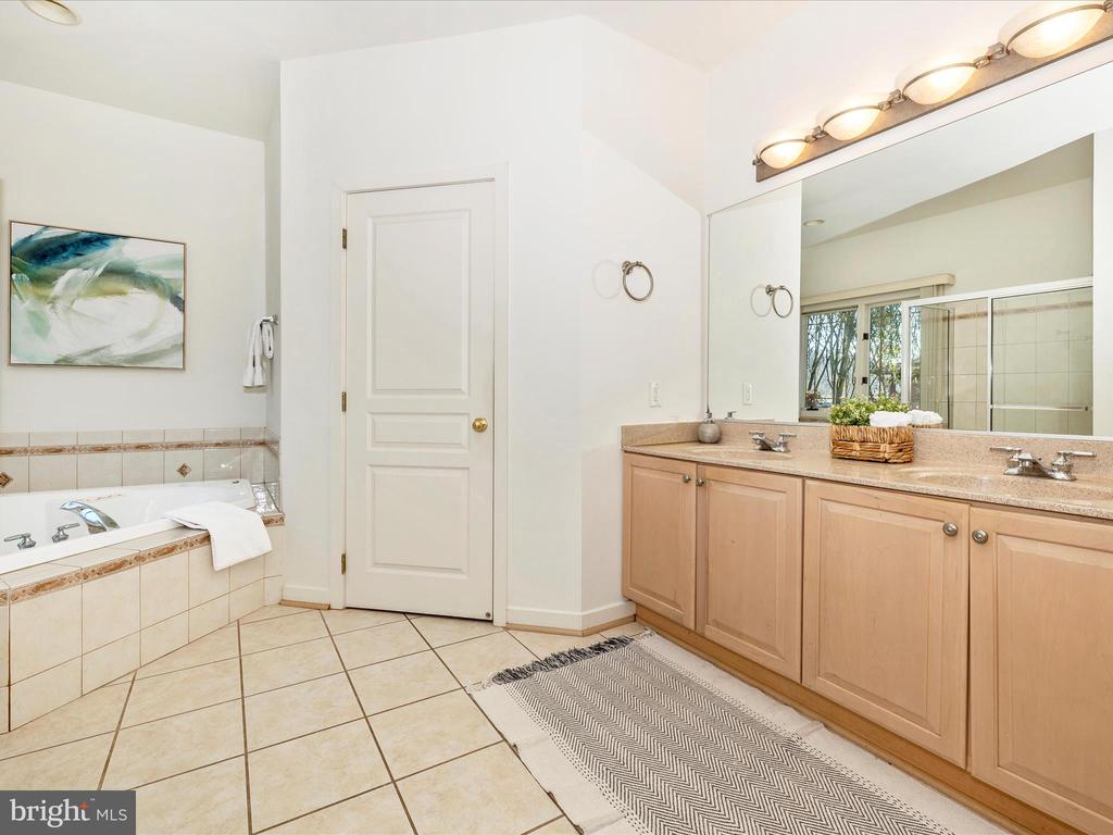 9701 Woodlake Pl