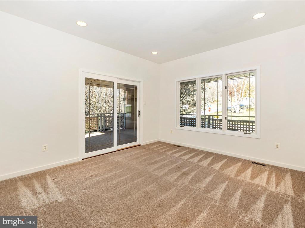 9701 Woodlake Pl