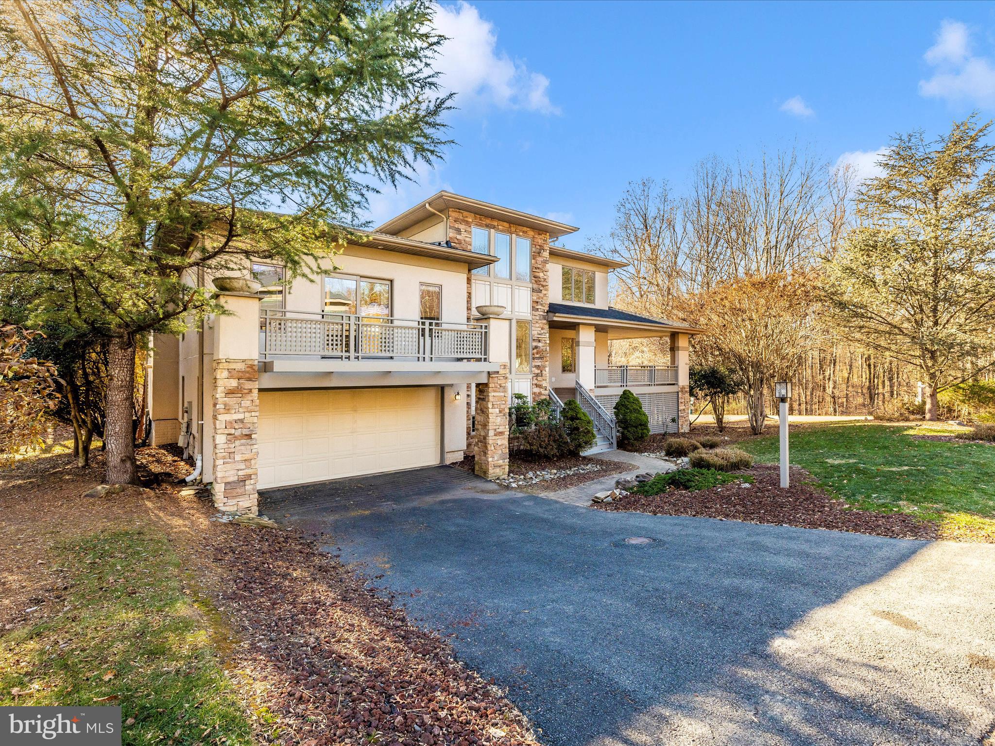 9701 Woodlake Pl
