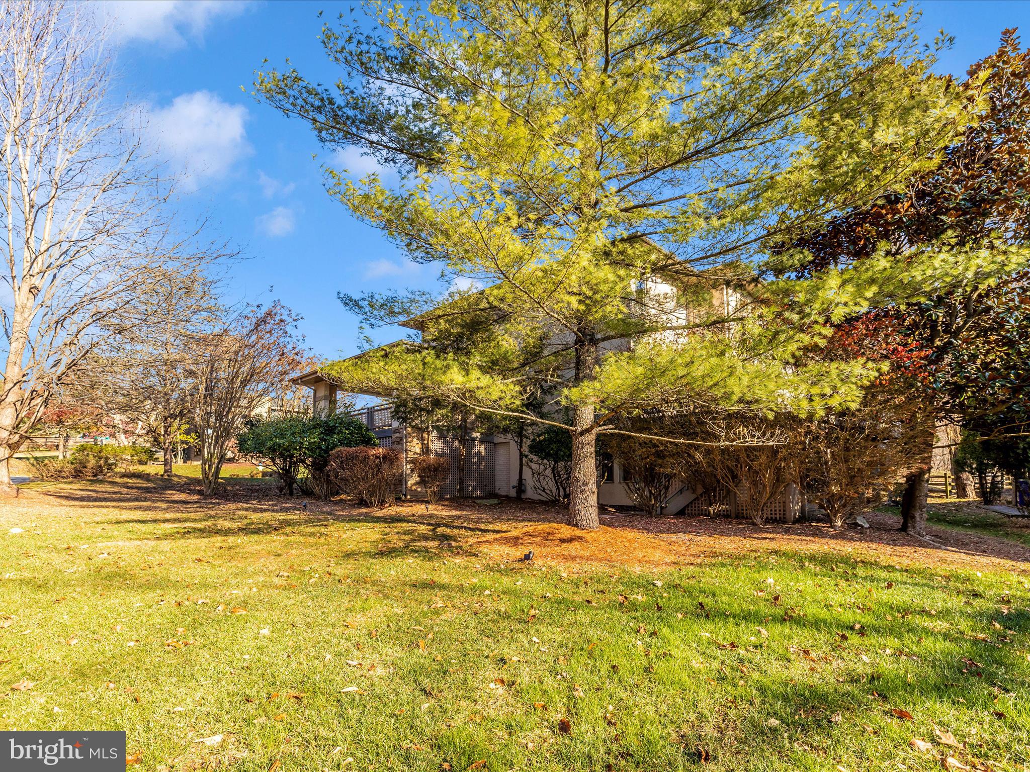 9701 Woodlake Pl