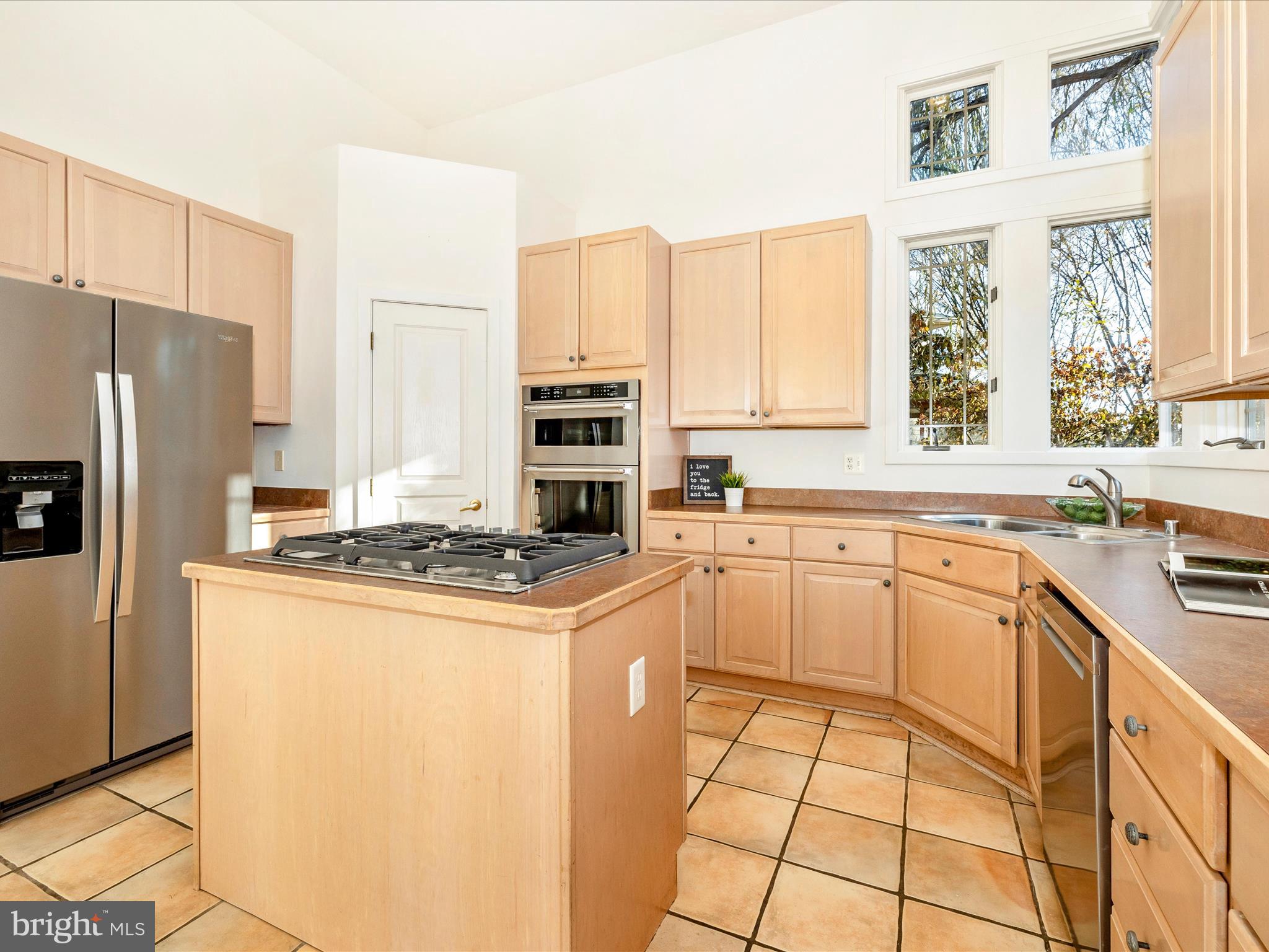 9701 Woodlake Pl