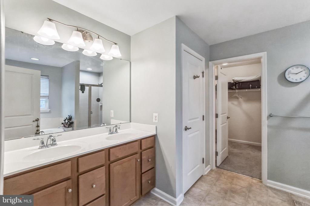 2124 BATTERY LANE