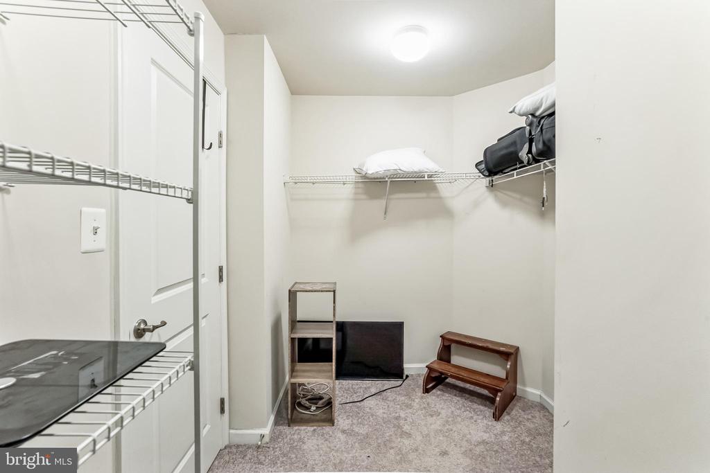 2124 BATTERY LANE