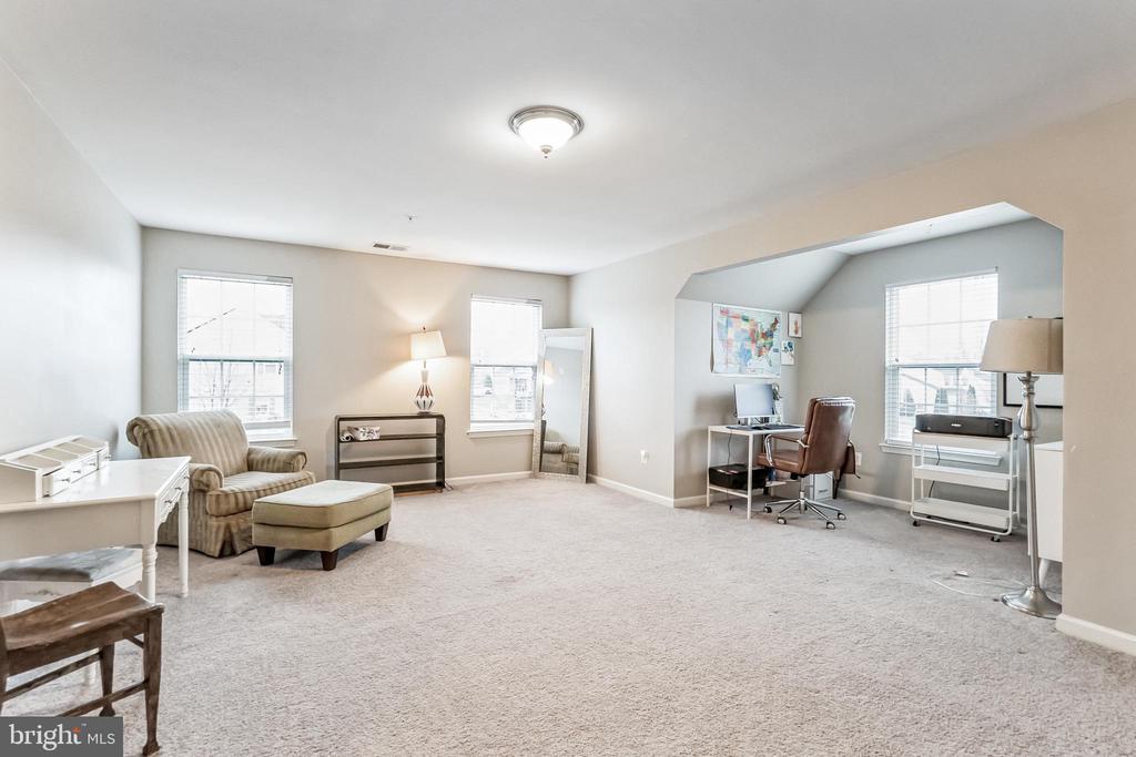 2124 BATTERY LANE