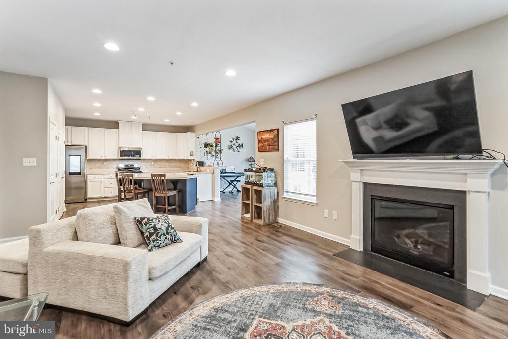 2124 BATTERY LANE
