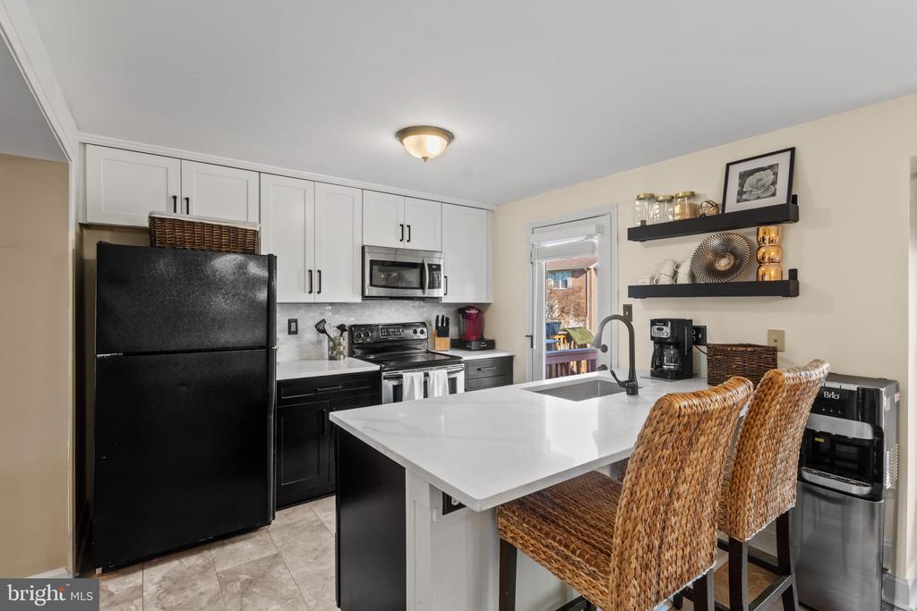 8024 HOLLOW REED COURT