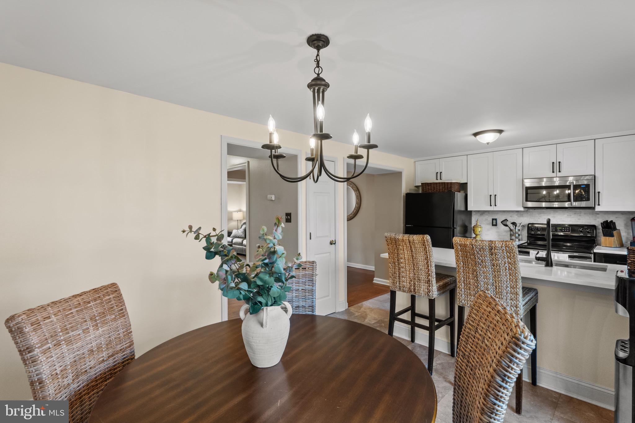 8024 HOLLOW REED COURT