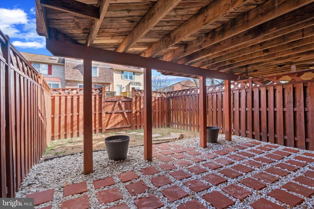 8024 HOLLOW REED COURT