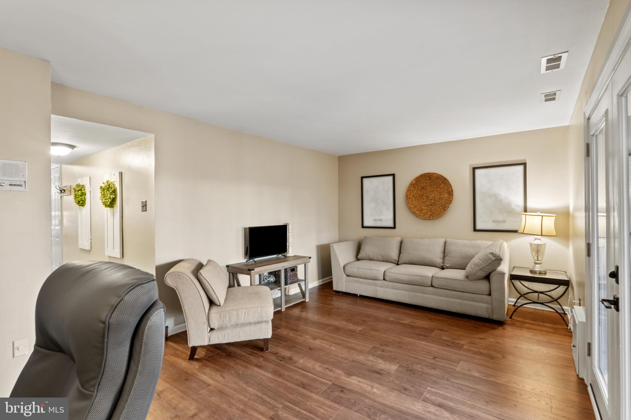 8024 HOLLOW REED COURT