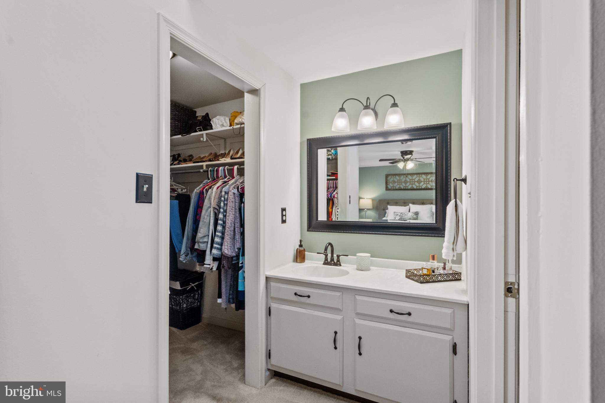 8024 HOLLOW REED COURT