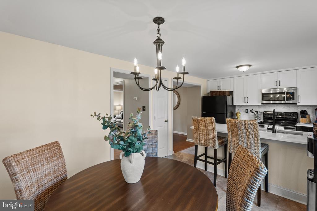 8024 HOLLOW REED COURT