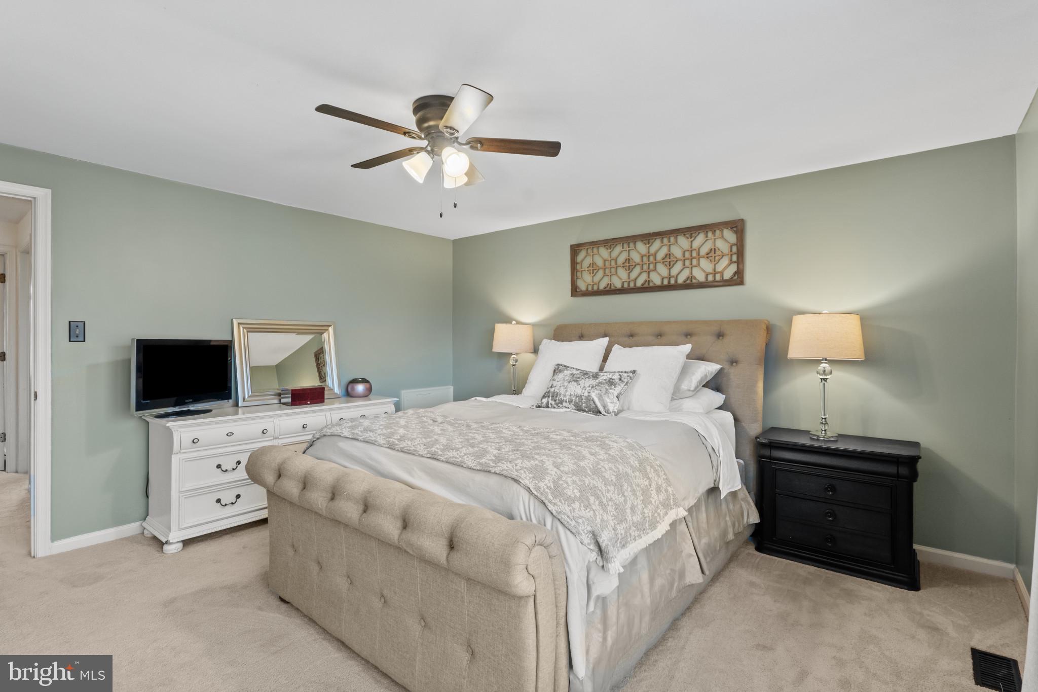 8024 HOLLOW REED COURT