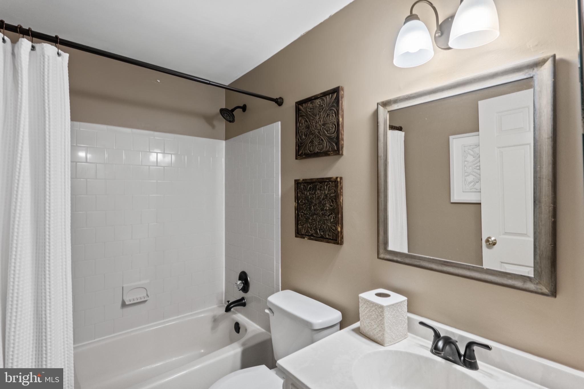 8024 HOLLOW REED COURT