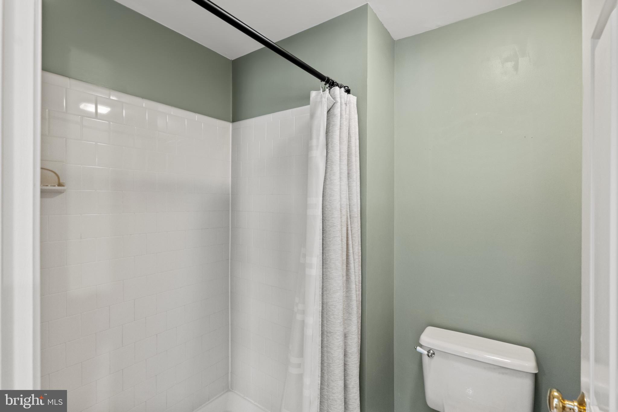 8024 HOLLOW REED COURT