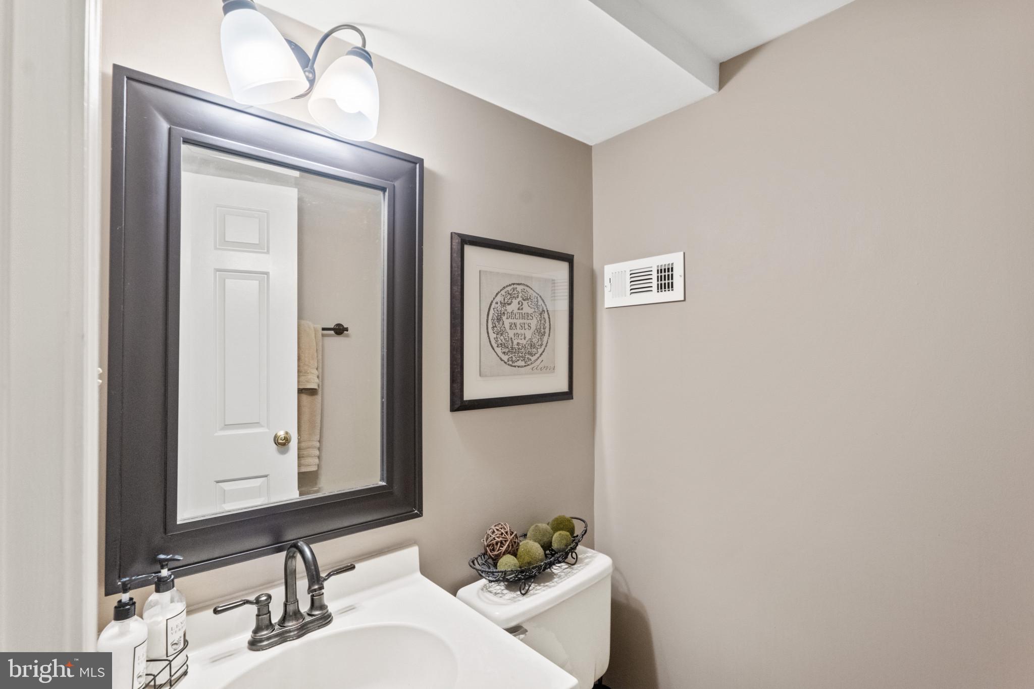 8024 HOLLOW REED COURT