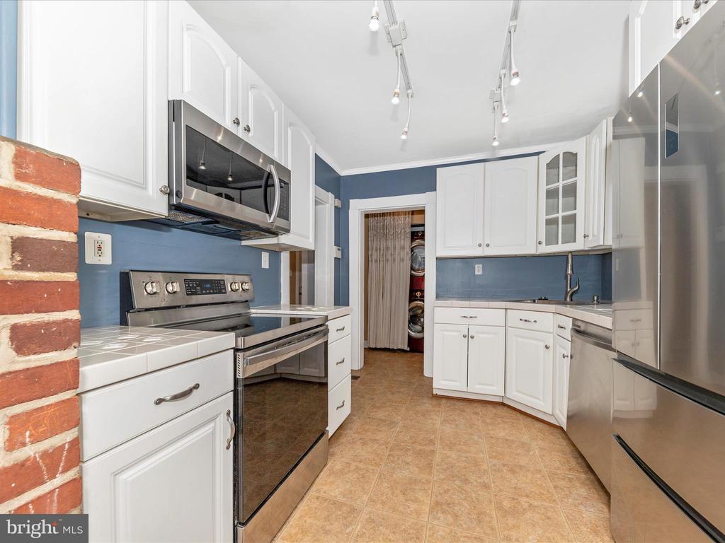 1802 S MAIN