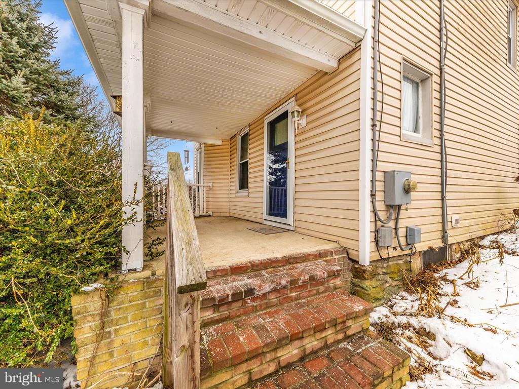 1802 S MAIN