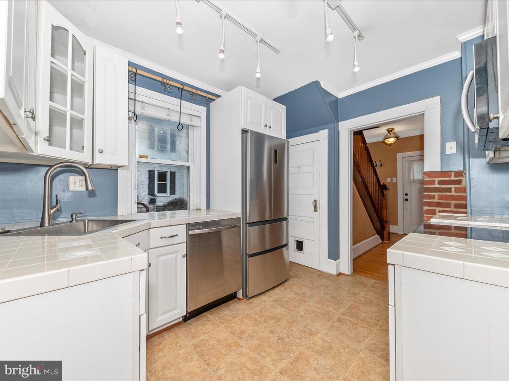 1802 S MAIN
