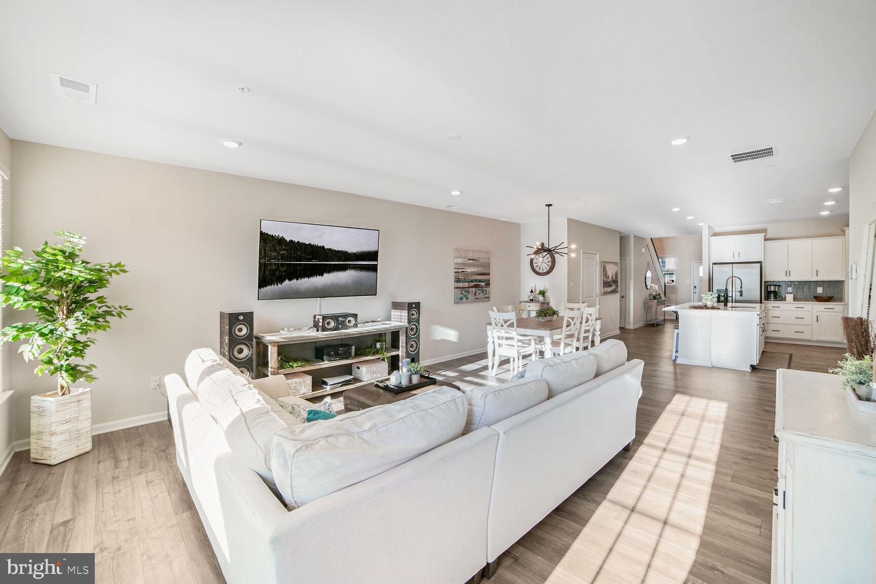 490 Herringbone Way
