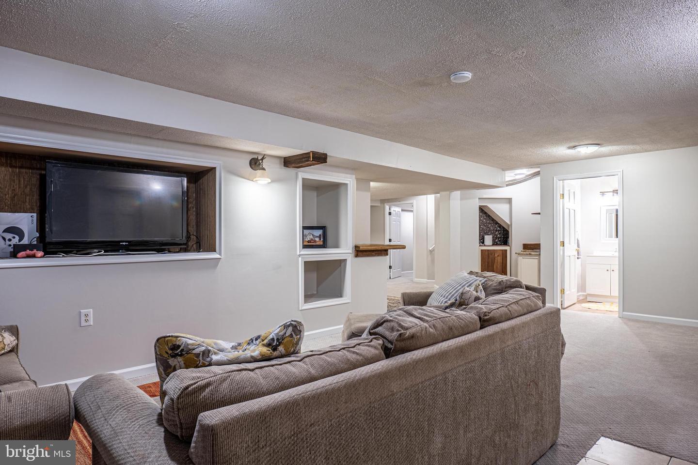 9833 Fox Rd