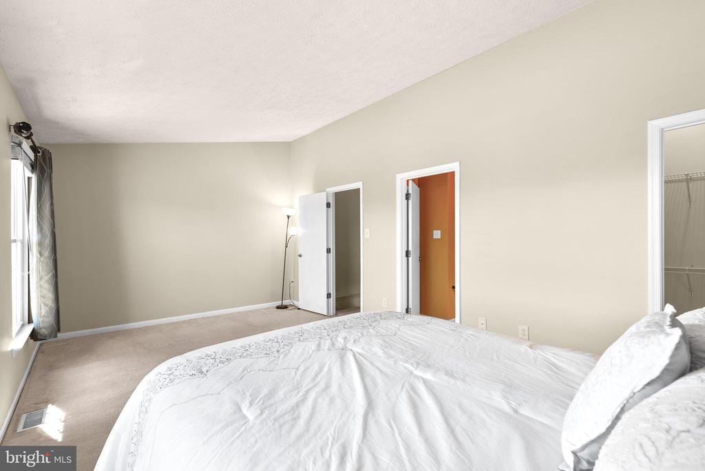 5023 Canvasback Ct