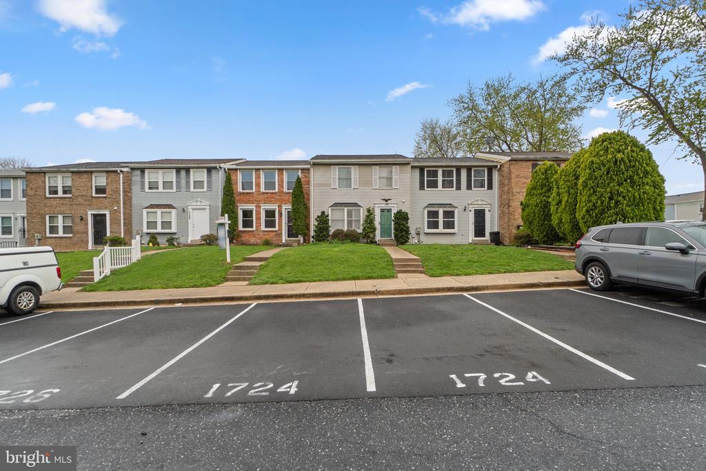 1724 Heather Ln