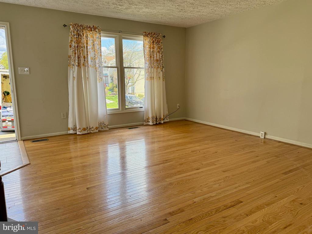 6345 New Haven Ct