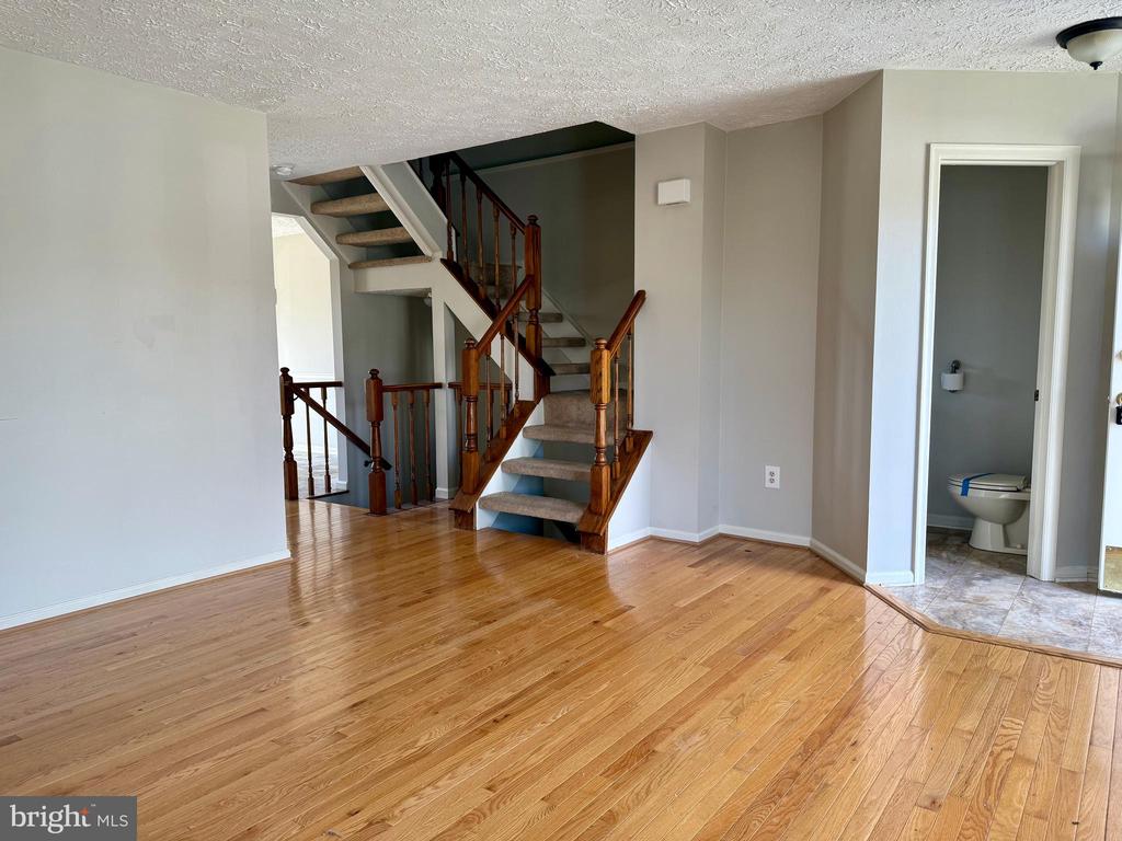 6345 New Haven Ct