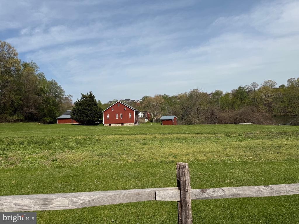 10403 Farmview Ct