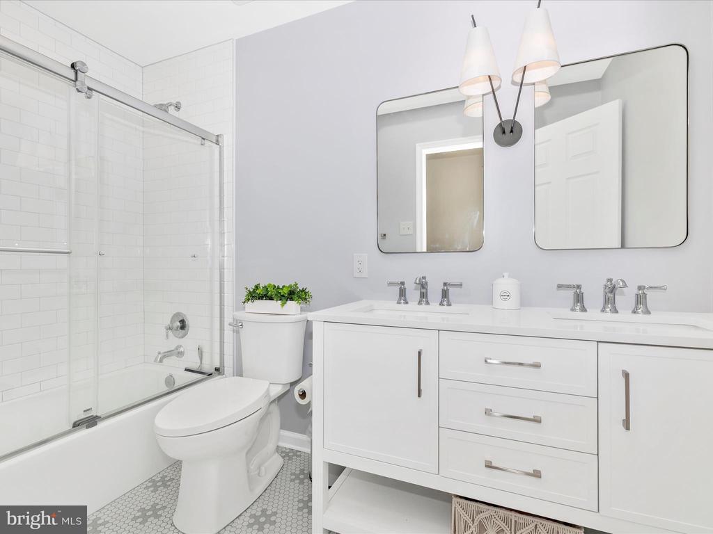 10403 Farmview Ct