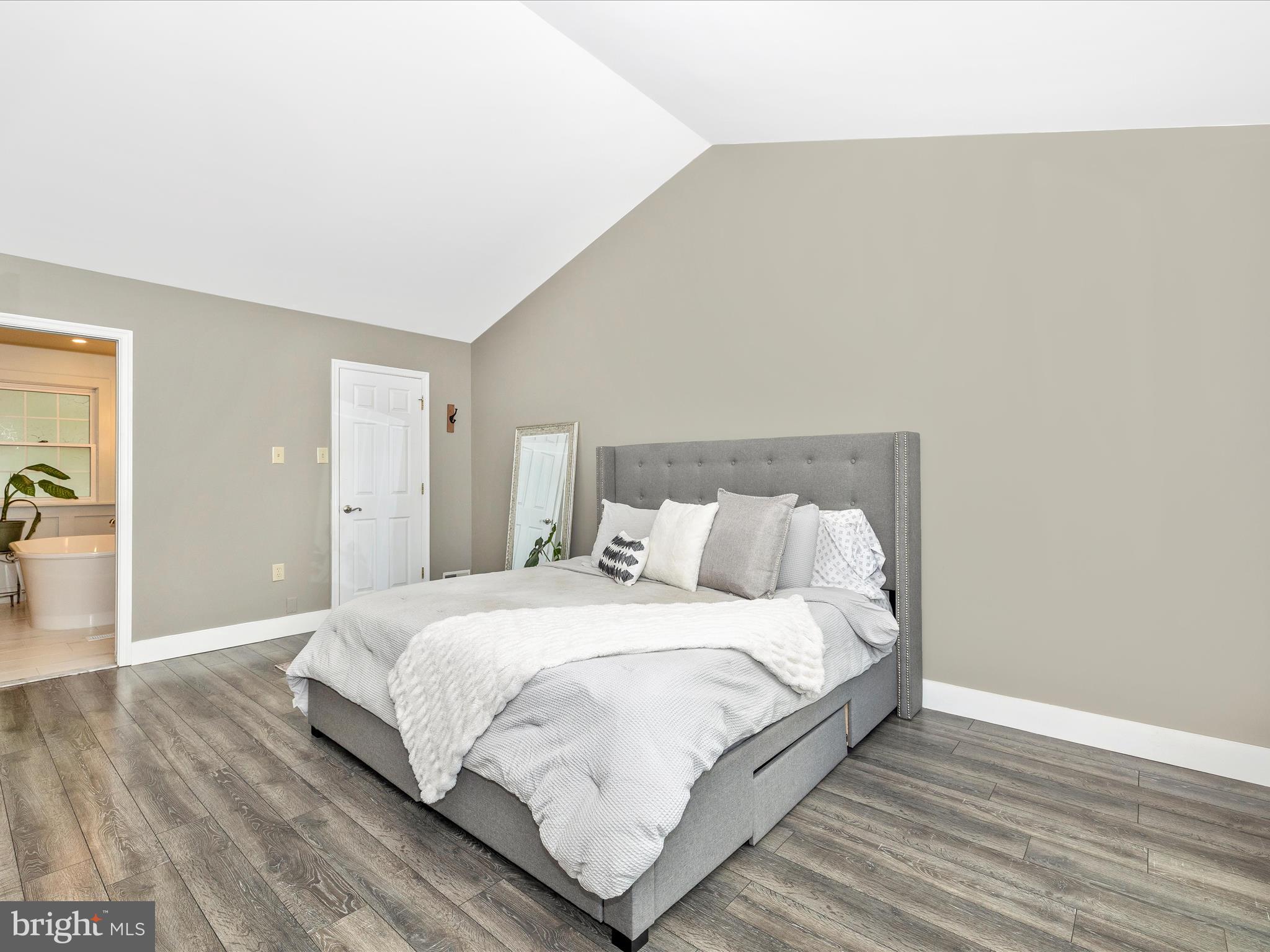 10403 Farmview Ct