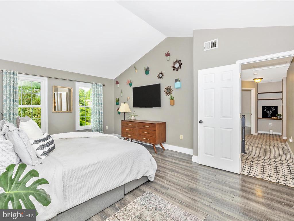 10403 Farmview Ct