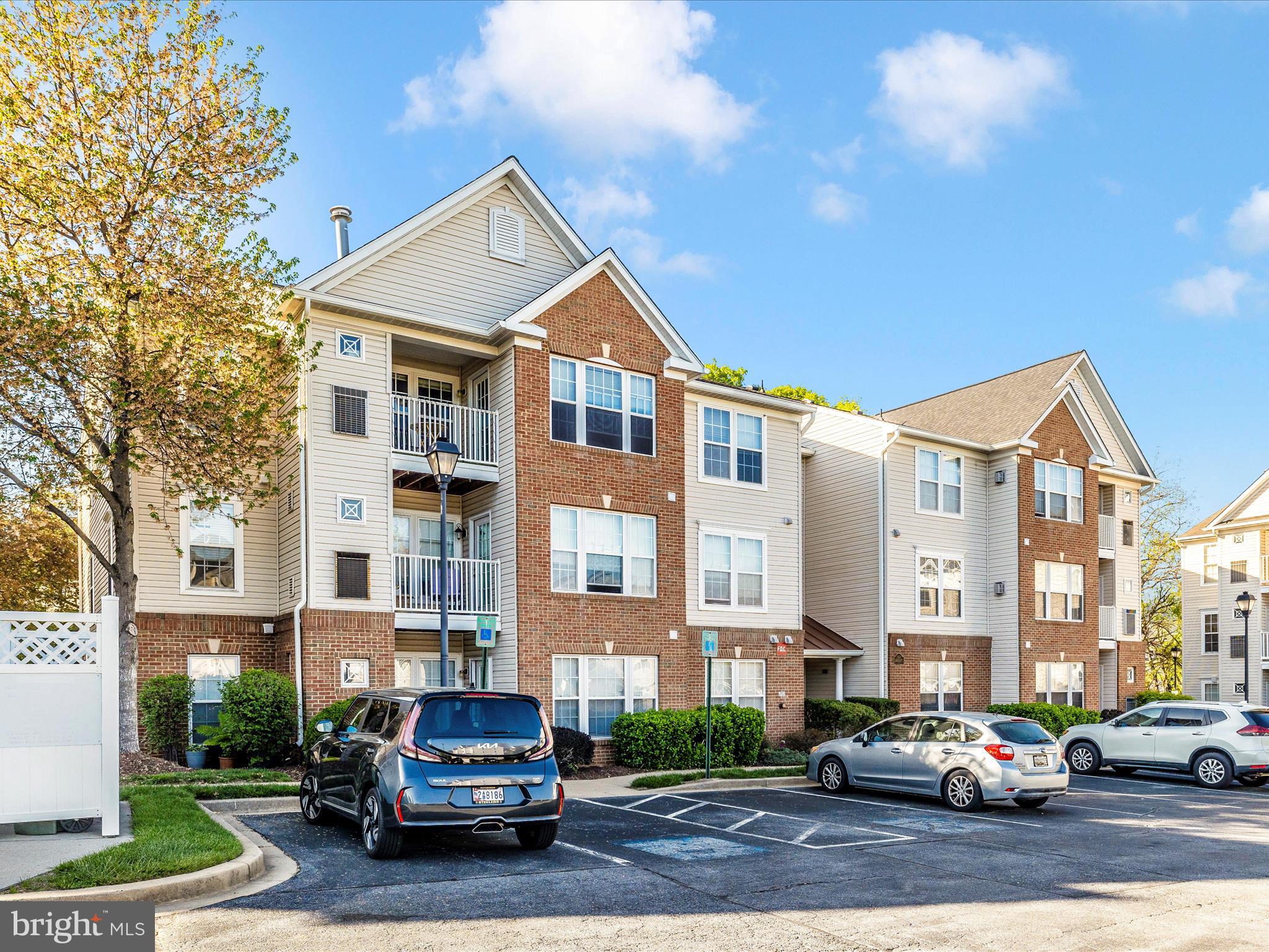 500 BRADLEY COURT 4C