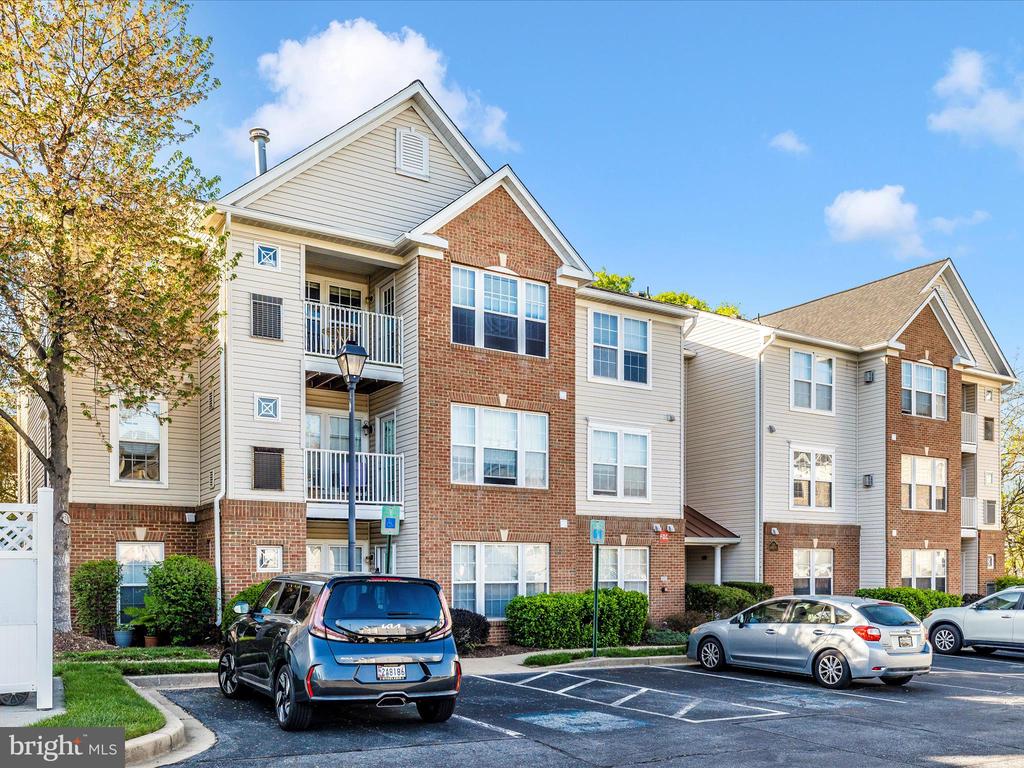 500 BRADLEY COURT 4C