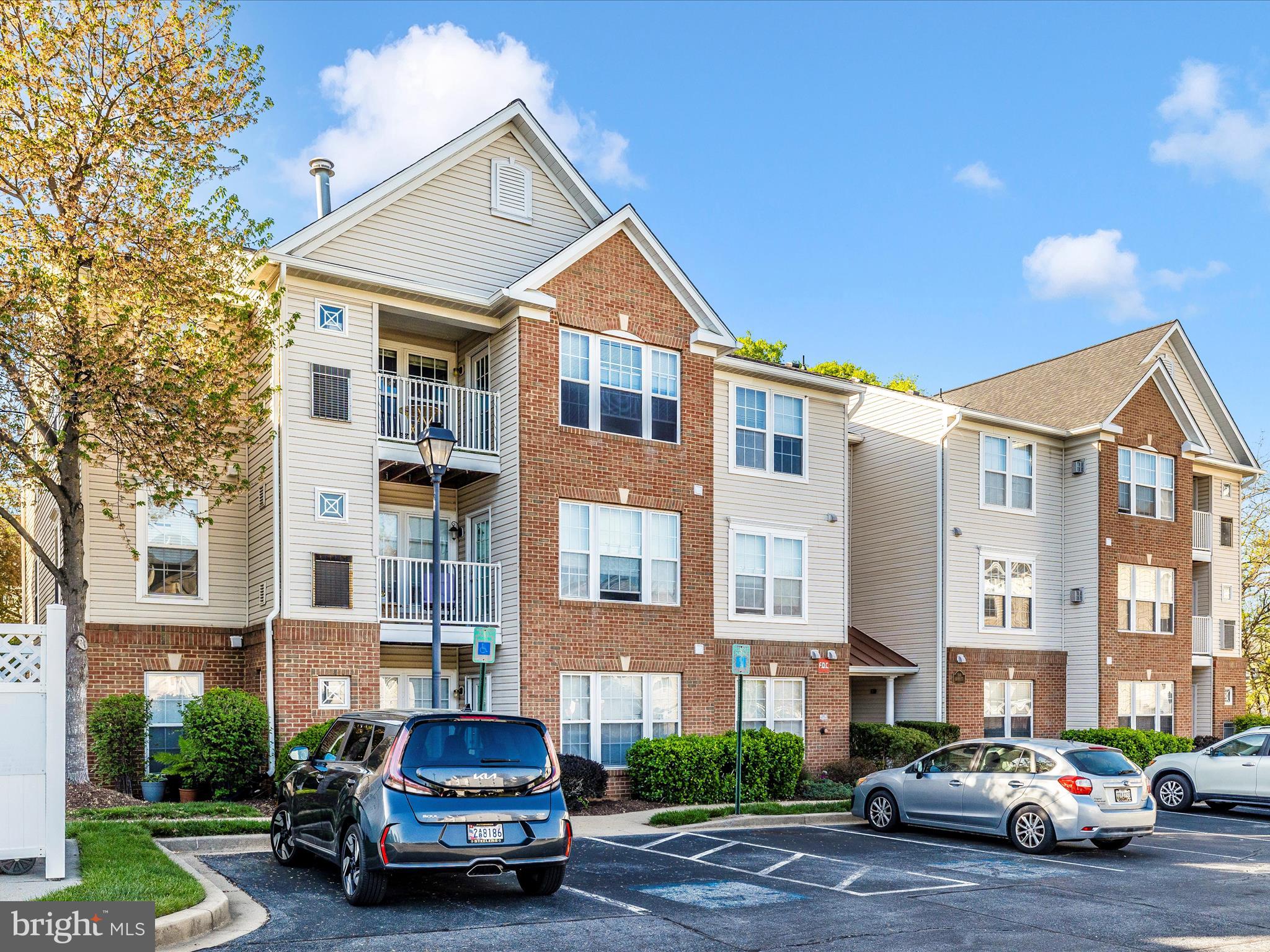 500 BRADLEY COURT 4C