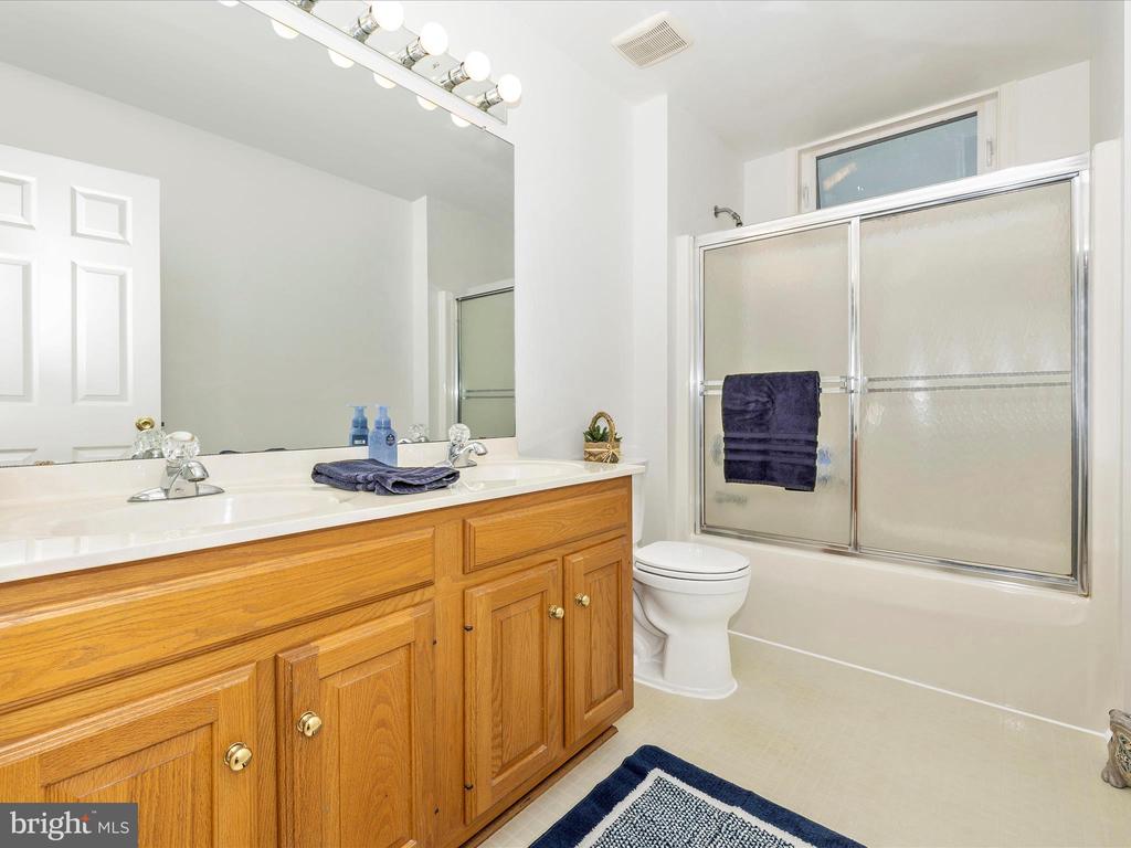 6695 Springhill Dr
