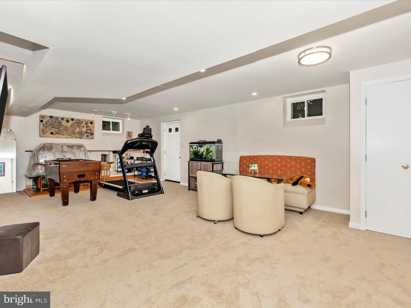 6695 Springhill Dr