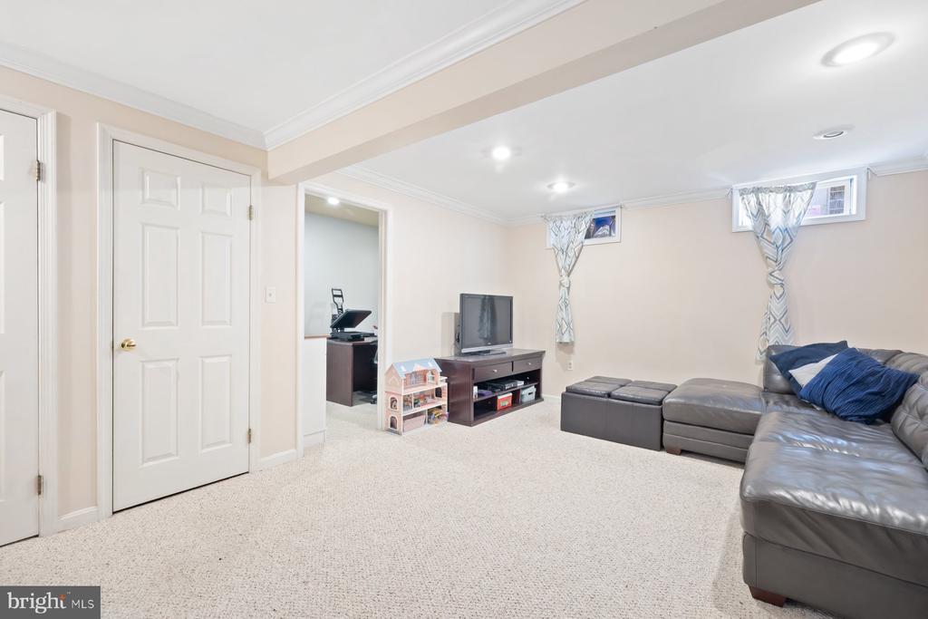 6212 Illinois Ct