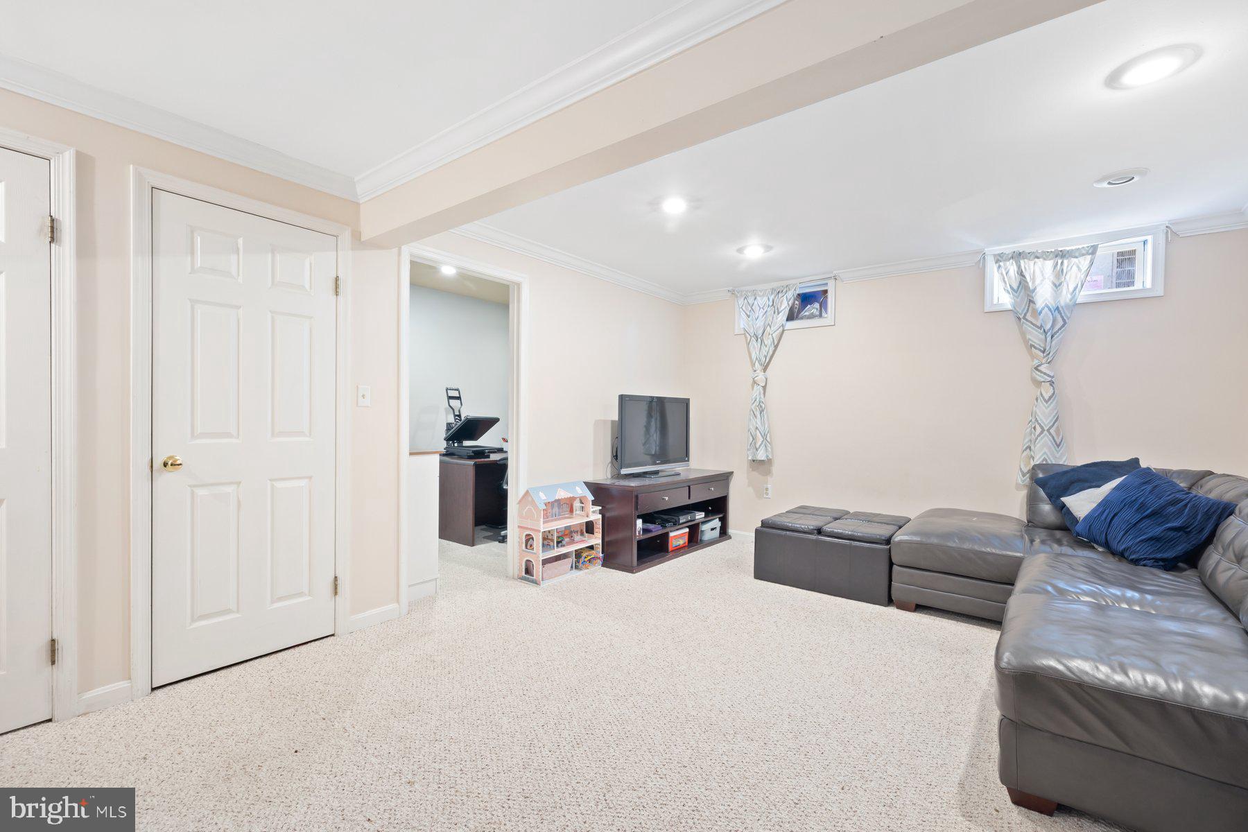 6212 Illinois Ct