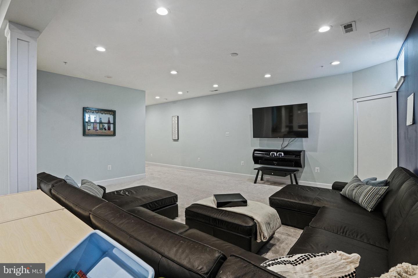 319 Nicholas Hall St