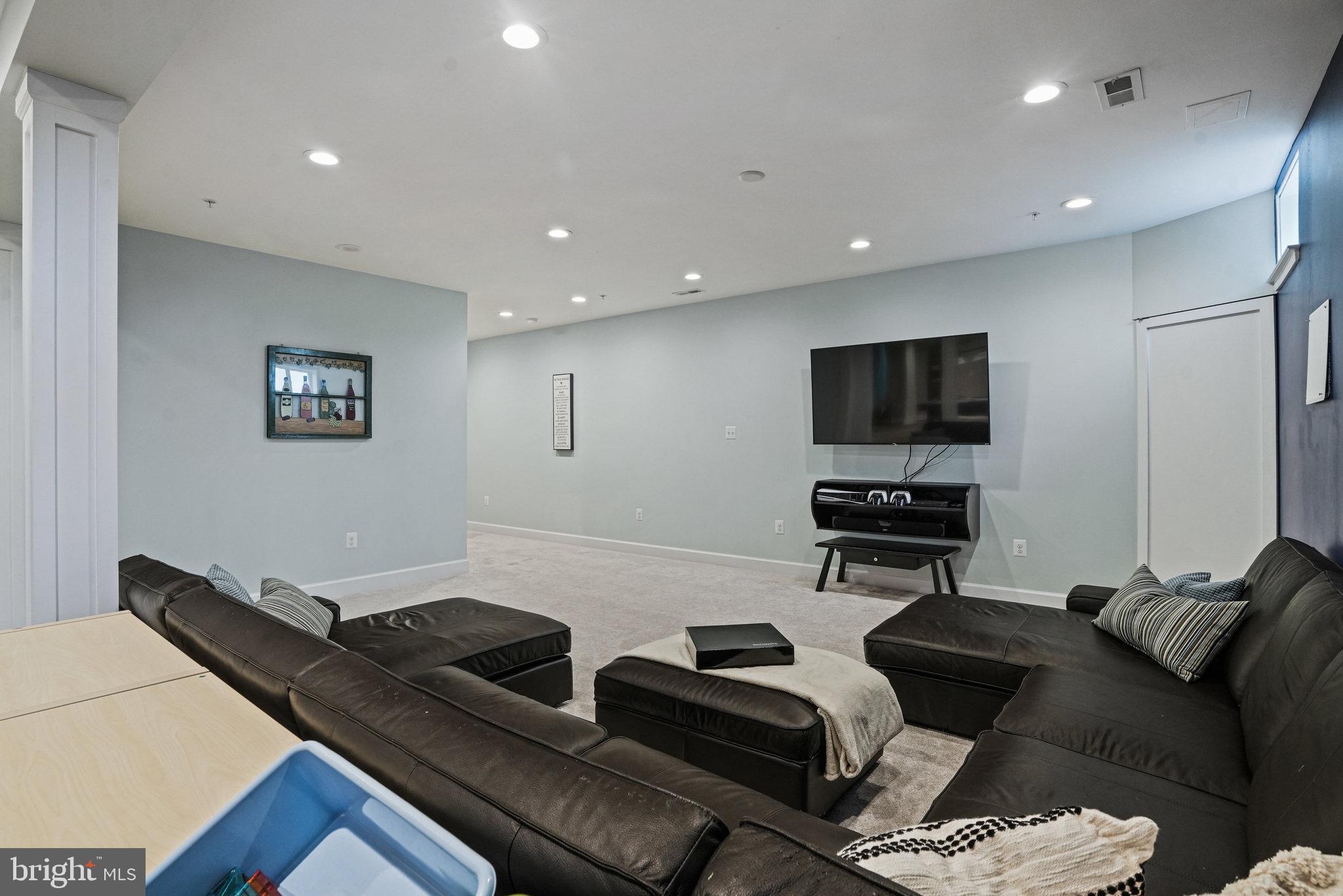 319 Nicholas Hall St