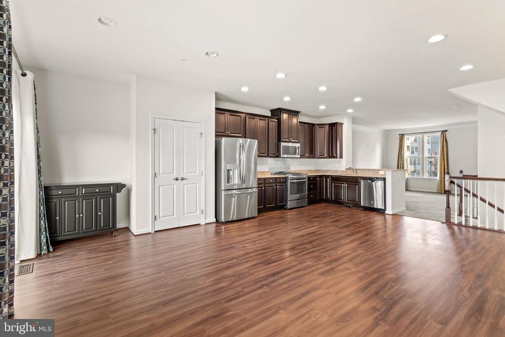 6405 WALCOTT LN