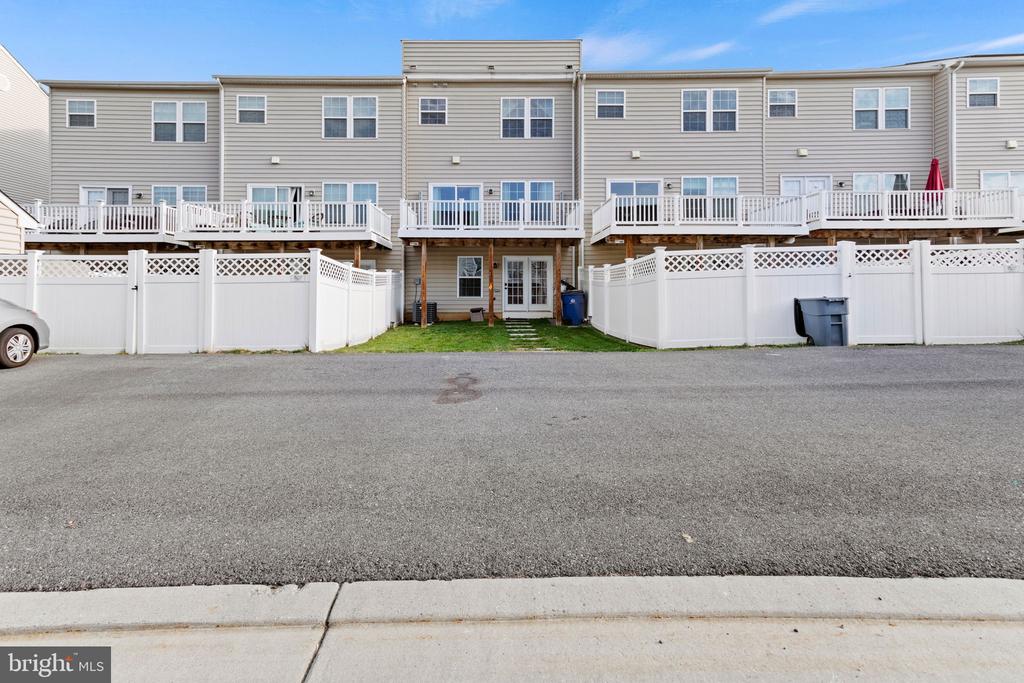 6405 WALCOTT LN