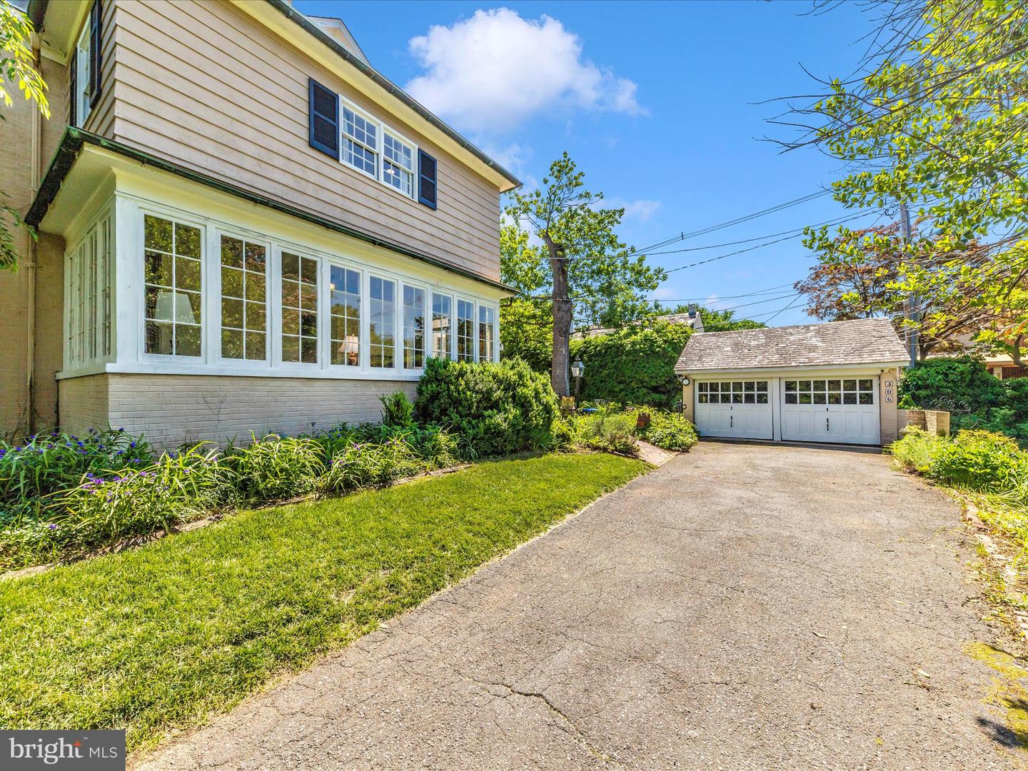 306 Grove Blvd
