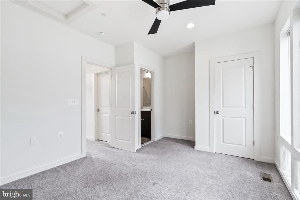 1502 TRAFALGAR LN