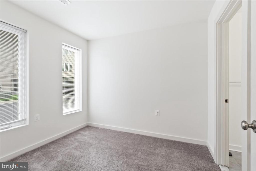 1502 TRAFALGAR LN